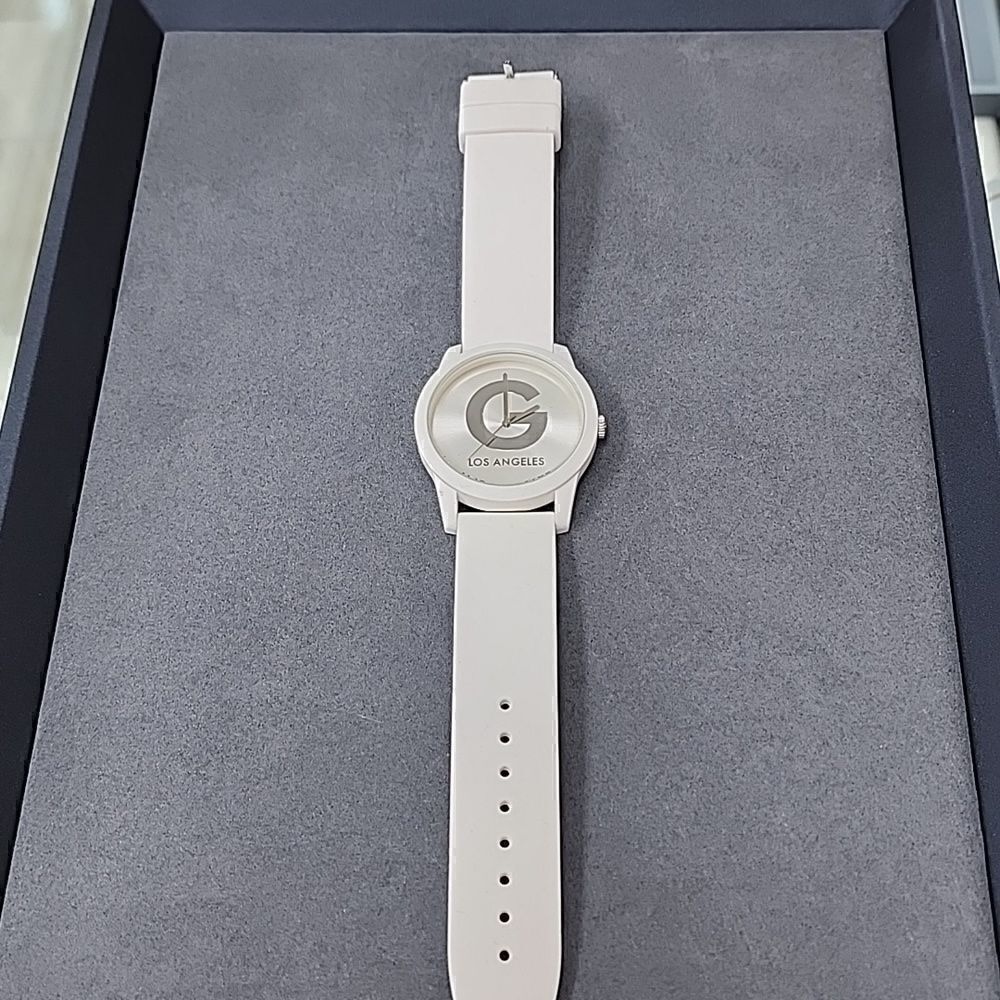 Guess White Rubber Los Angeles men's Wrist Watch GBG